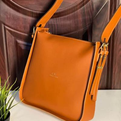 شنطة حريمي ماركة David Jones