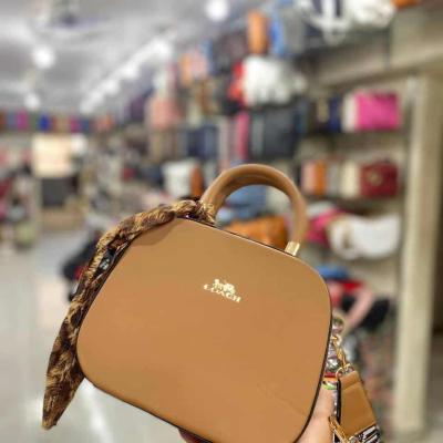 شنطة بيج جملي GUESS