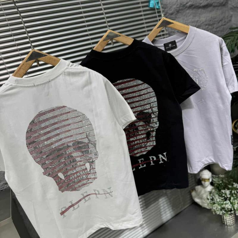 تيشيرت Skull PLEIN – جرأة التصميم وجودة التنفيذ