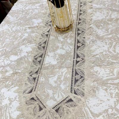 مفرش سفرة تركي فخم بتطريز راقٍ – مقاس 130×225 سم