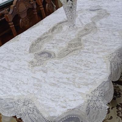 مفرش سفرة تركي فخم بتطريز راقٍ ثلجي – مقاس 130×225 سم